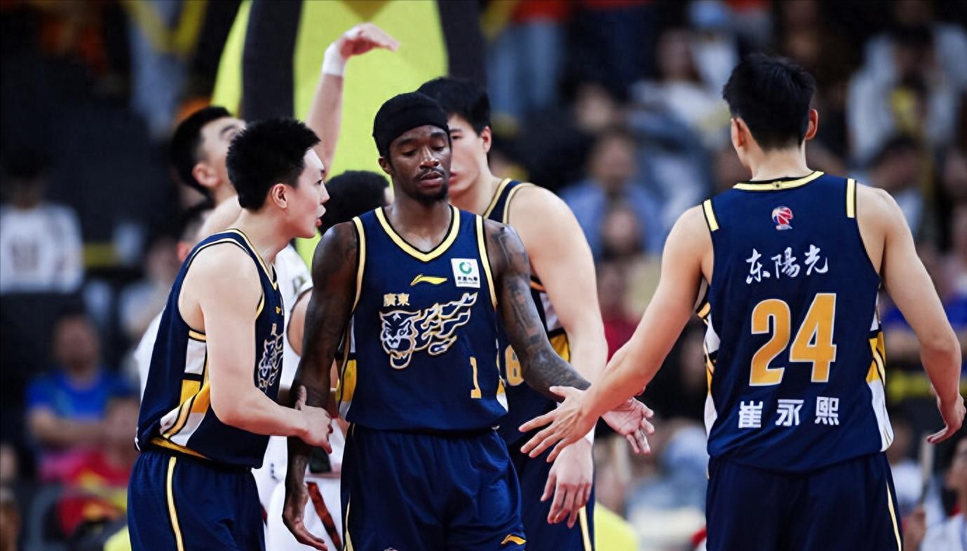 竞技宝app下载-广东主场迎战新疆！对方有两名大外援，杜锋能否率队一雪前耻？